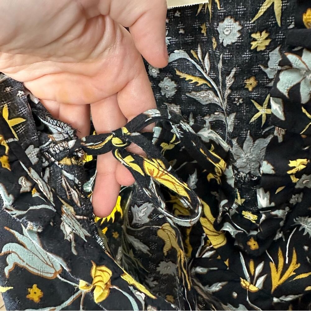 NWT Universal Thread Floral Wrap Top Size L - Picture 11 of 12